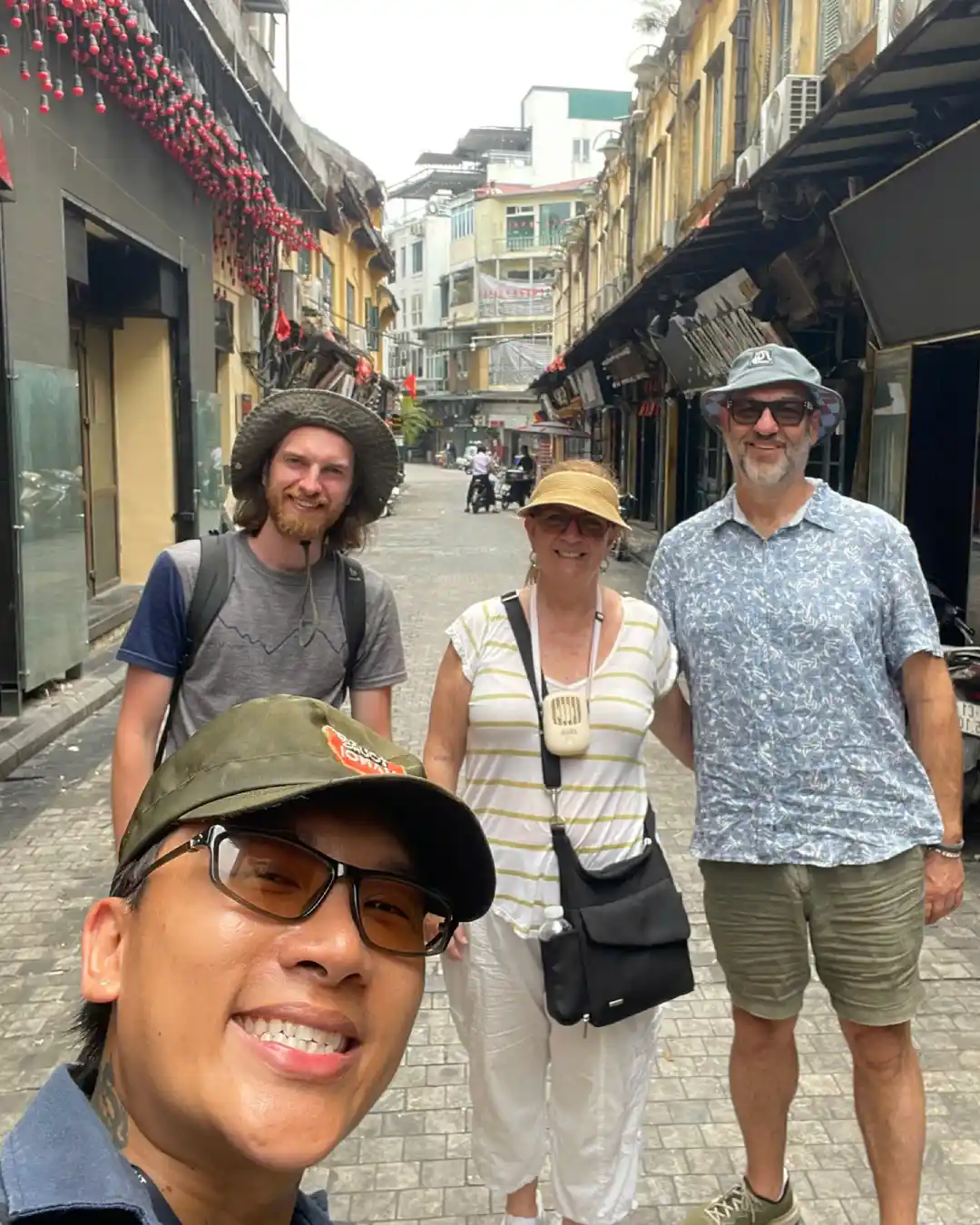 Anna (Hạnh), Hidden Food Spots Expert — local Hoi An walking tour guide.
